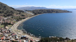 コパカバーナとチチカカ湖